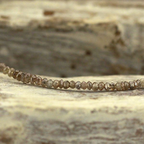 Feines Collier mit Rohdiamanten und 585er Goldverschluss