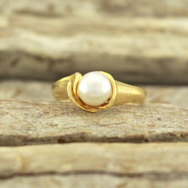 Gelbgold Ring 585 mit Süßwasserzucht Perle weiß