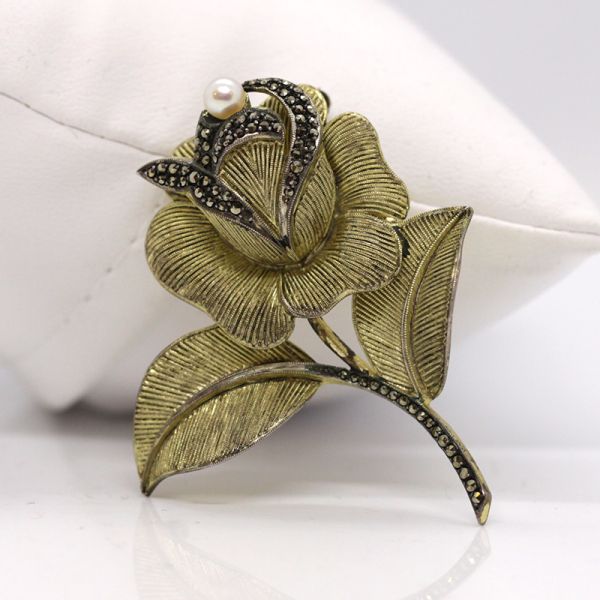 Original Fahrner Brosche 925er Silber vergoldet "Blume" mit Markastite und Perle (18159)