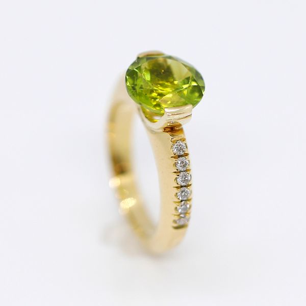 Gelbgold Ring 750er mit facettierten Peridot und Diamanten (37258)