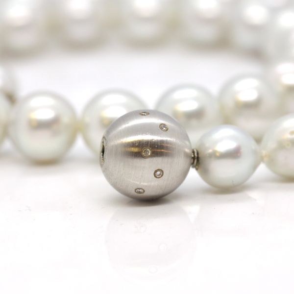 Südsee Perlenkette mit 585er Weißgold Diamantschließe 43 cm Perlen Ø 9-12 mm (11470)