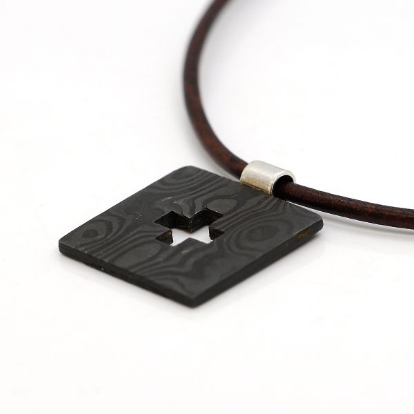 Anhänger Edelstahl Damaszener Stahl roh Leder Collier 55 cm (22019)