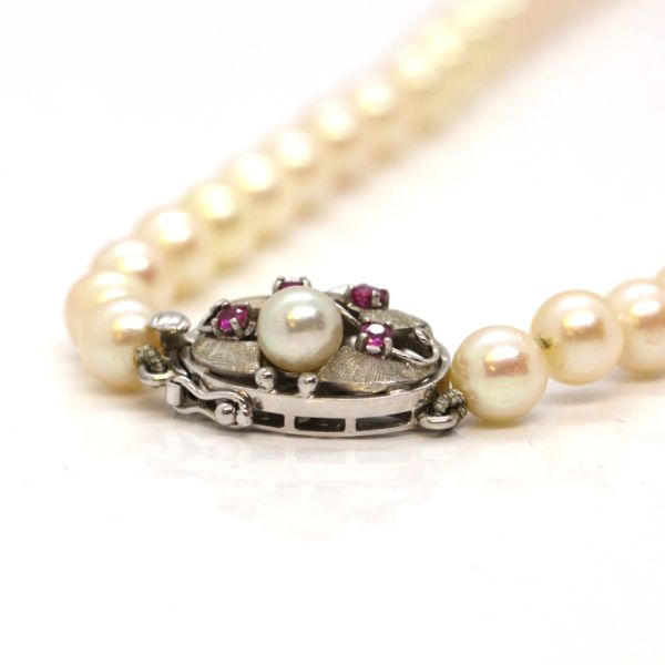 Akoya Perlenkette Antik 585er Weißgold Rubin- Perlschließe 46 cm (11470)