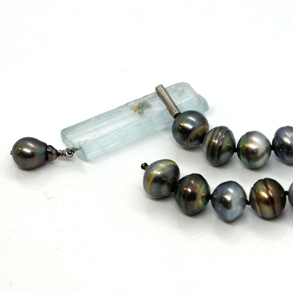 Tahiti Perlenkette mit Aquamarine Schließe als Anhänger Goldschmiedearbeit (23202)