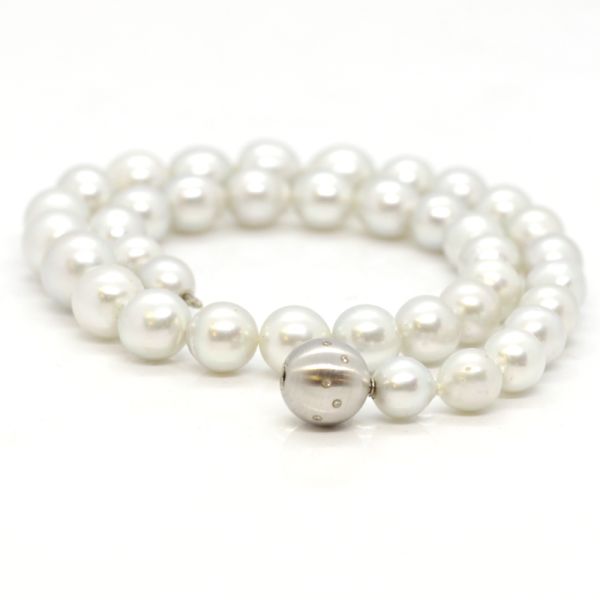 Südsee Perlenkette mit 585er Weißgold Diamantschließe 43 cm Perlen Ø 9-12 mm (11470)