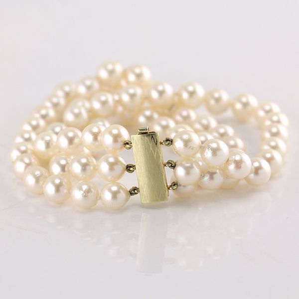 Akoya Perlenarmband dreireihig mit 585er Goldschließe
