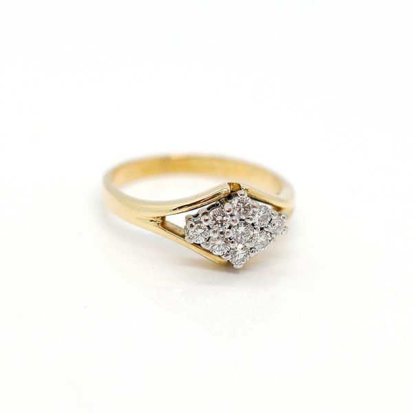 Gelbgold Ring 750er mit neun Diamanten im Brillantschliff GR 55 (26269)