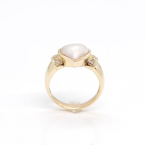 Gelbgold 585er Ring mit Mabeperle in Herzform und acht Diamanten im Brillantschliff (24326)