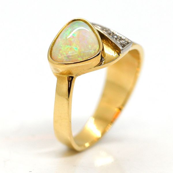 Opal Ring in 750er Gelbgold 3 kleine Diamanten GR 57 (22971)