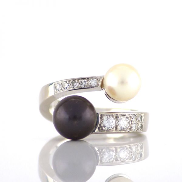 Weißgold Perlring 585er mit Diamanten