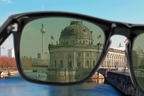 Lilienthal Berlin Sonnenbrille Tempelhofer Black Glossy Green S02-G01M-01Z NEU