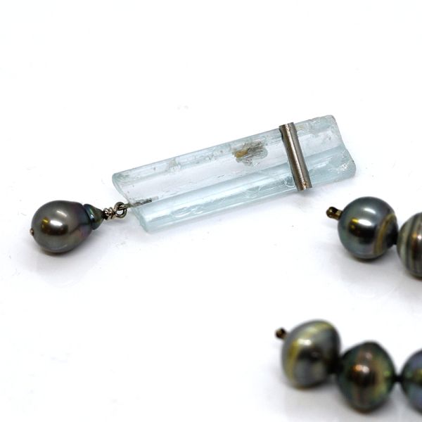 Tahiti Perlenkette mit Aquamarine Schließe als Anhänger Goldschmiedearbeit (23202)
