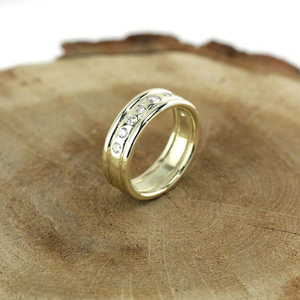 Breiter Bandring 585er Gelbgold mit neun Brillanten besetzt GR 58 (8979)