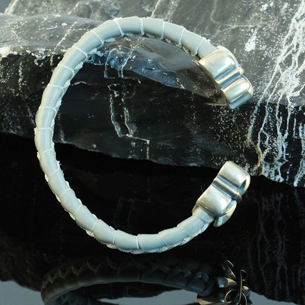 JJJ LA Armspange "FLEUR DE LYS" graues Leder 925er Silber Small