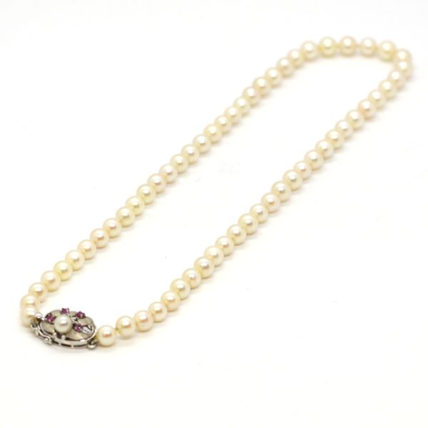 Akoya Perlenkette Antik 585er Weißgold Rubin- Perlschließe 46 cm (11470)