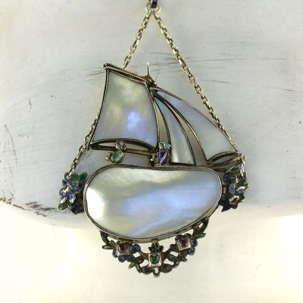 Silberkette um 1850 England mit Segelschiff, eine Seite Perlmutt andere Seite ziseliert