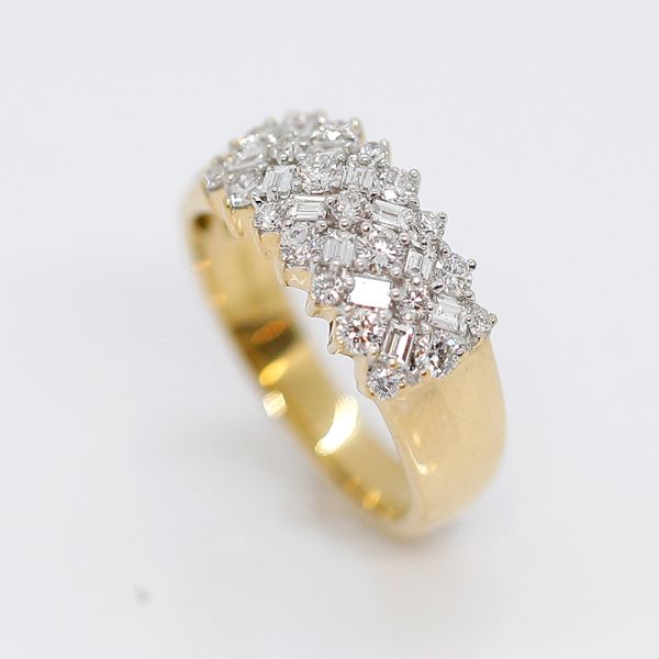 Goldring 750er mit Diamant Besatz Baguett und Vollschliff (37283)
