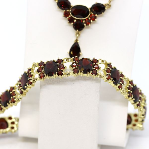 Granatschmuck Set 333er Gelbgold Armband, Collier und hängende Ohrstecker (13204)