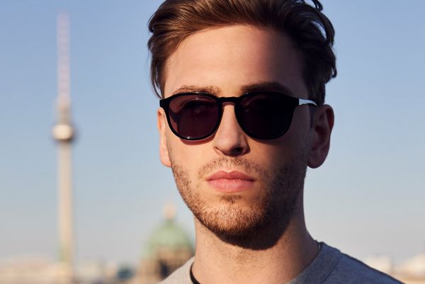 Lilienthal Berlin Sonnenbrille Schönhauser Black Glossy Gray S03-A03S-02Z NEU