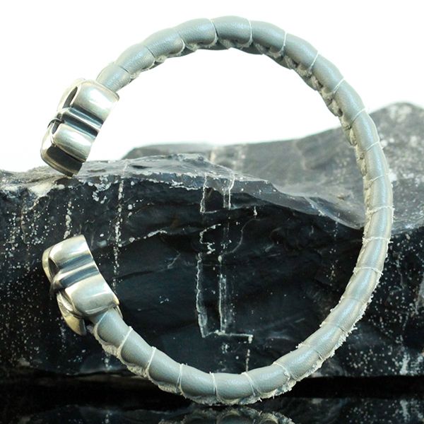 JJJ LA Armspange "FLEUR DE LYS" graues Leder 925er Silber Medium