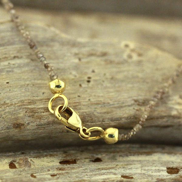 Feines Collier mit Rohdiamanten und 585er Goldverschluss