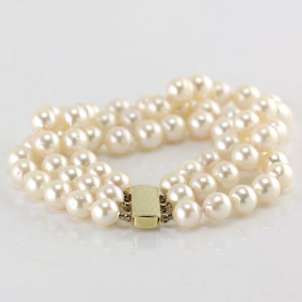 Akoya Perlenarmband dreireihig mit 585er Goldschließe