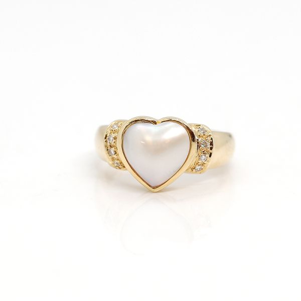 Gelbgold 585er Ring mit Mabeperle in Herzform und acht Diamanten im Brillantschliff (24326)