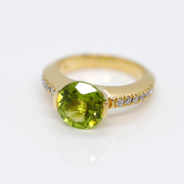 Gelbgold Ring 750er mit facettierten Peridot und Diamanten (37258)