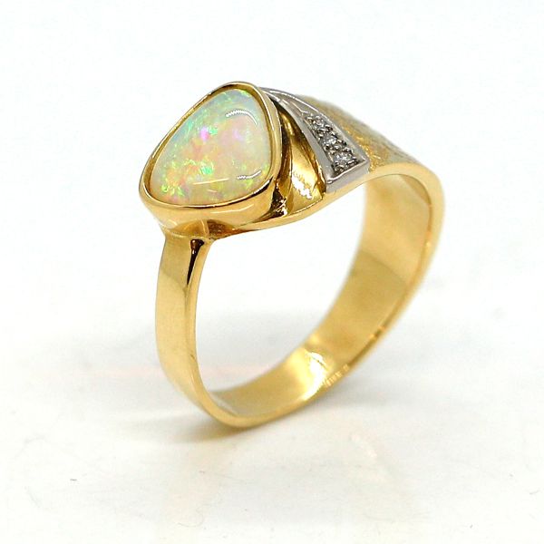 Opal Ring in 750er Gelbgold 3 kleine Diamanten GR 57 (22971)