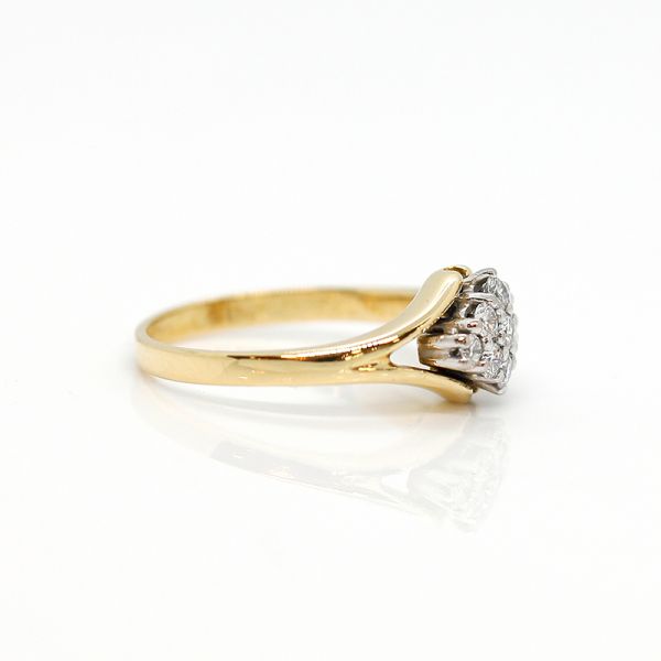 Gelbgold Ring 750er mit neun Diamanten im Brillantschliff GR 55 (26269)