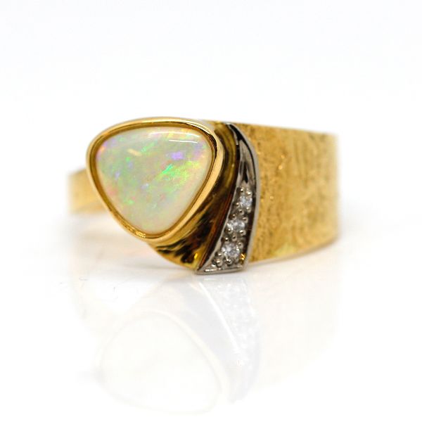 Opal Ring in 750er Gelbgold 3 kleine Diamanten GR 57 (22971)